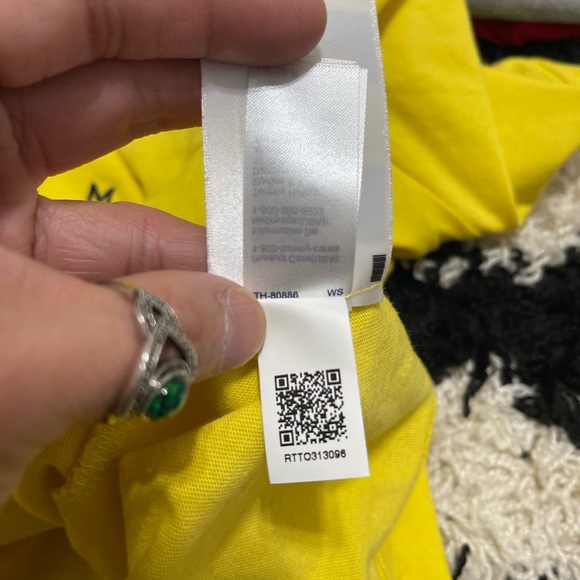 EUC Men’s Size Large Tommy Hilfiger Signature Logo Embroidered Tee Vivid Yellow - Picture 11 of 12